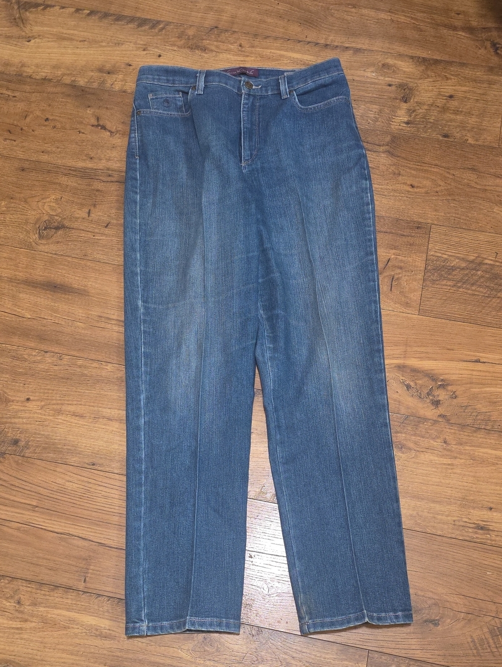 Gloria Vanderbilt Straight-Leg Jeans in Medium Blue